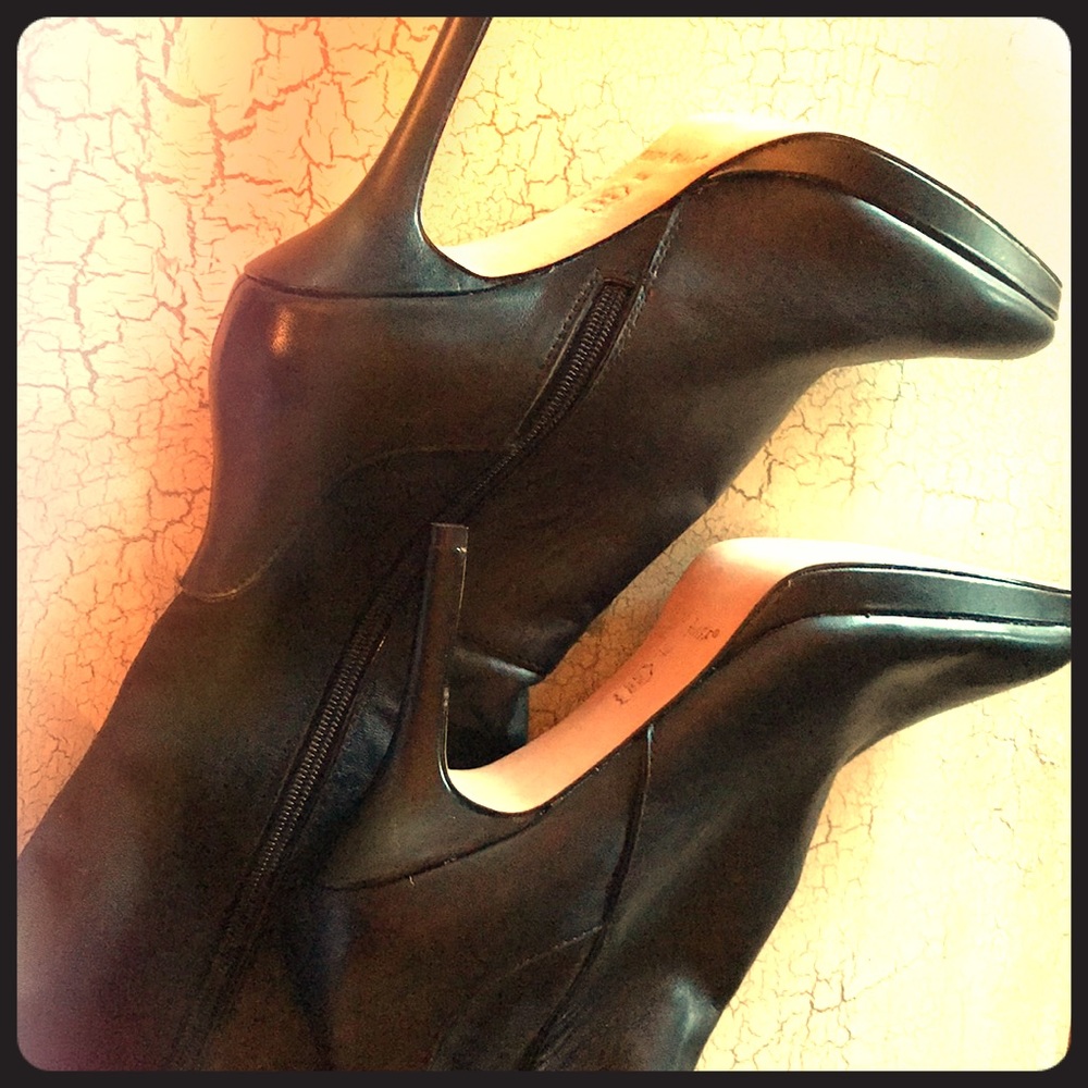 White House Black Market stiletto boots size 10